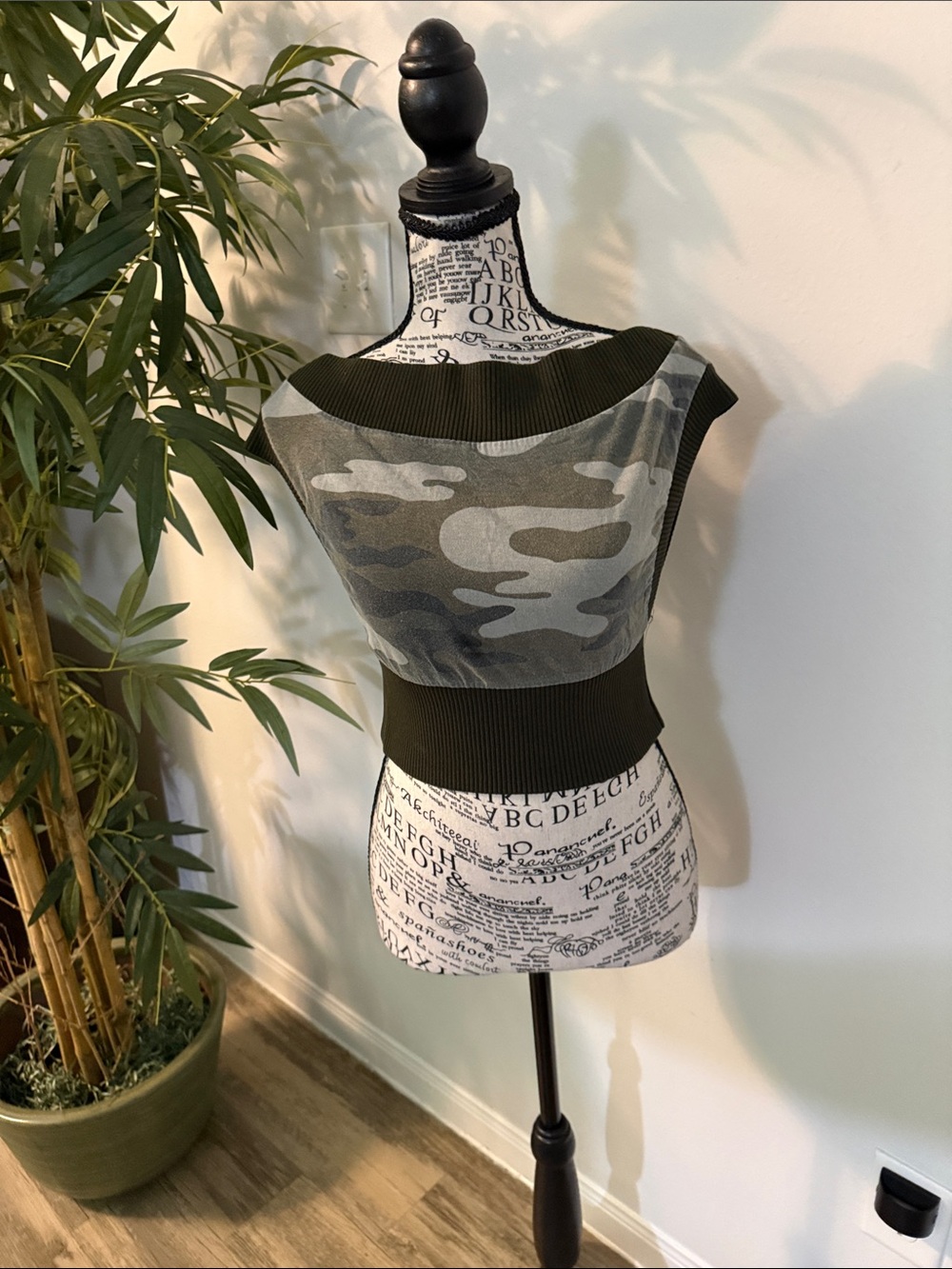 Camo Ribbed Crop Top - Olive Green